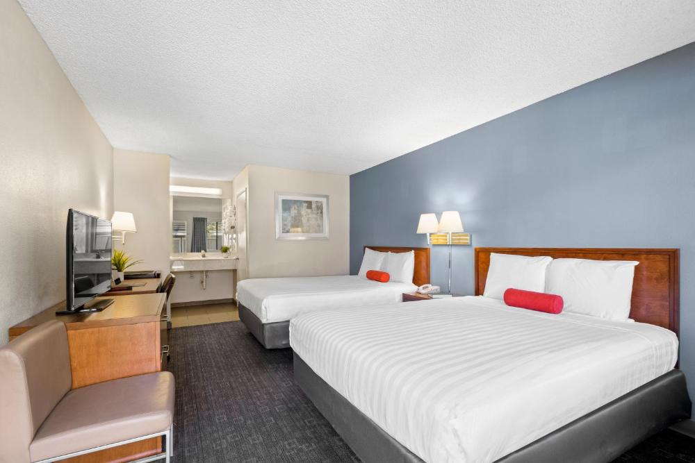 Queen Room with Two Queen Beds interior