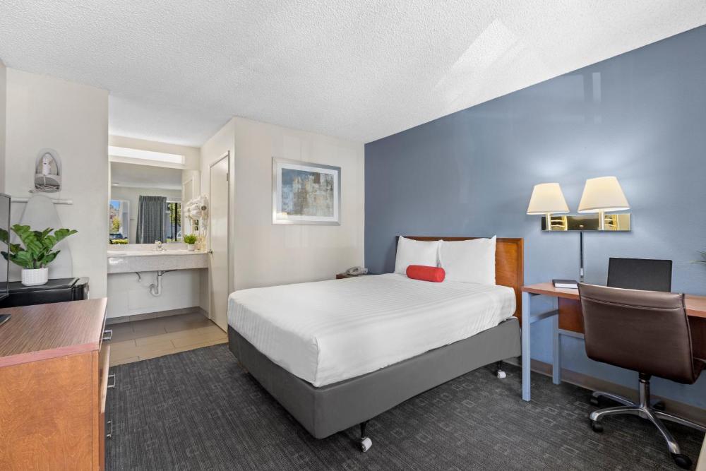 Standard Queen Room interior